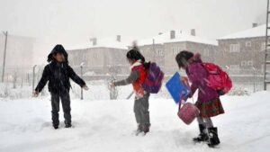 İstanbul’da yarın (20 Şubat) okullar tatil mi? Gözler Valiliğe çevrildi