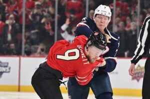 Milli marş ıslıklandı, buzda yumruklar konuştu!