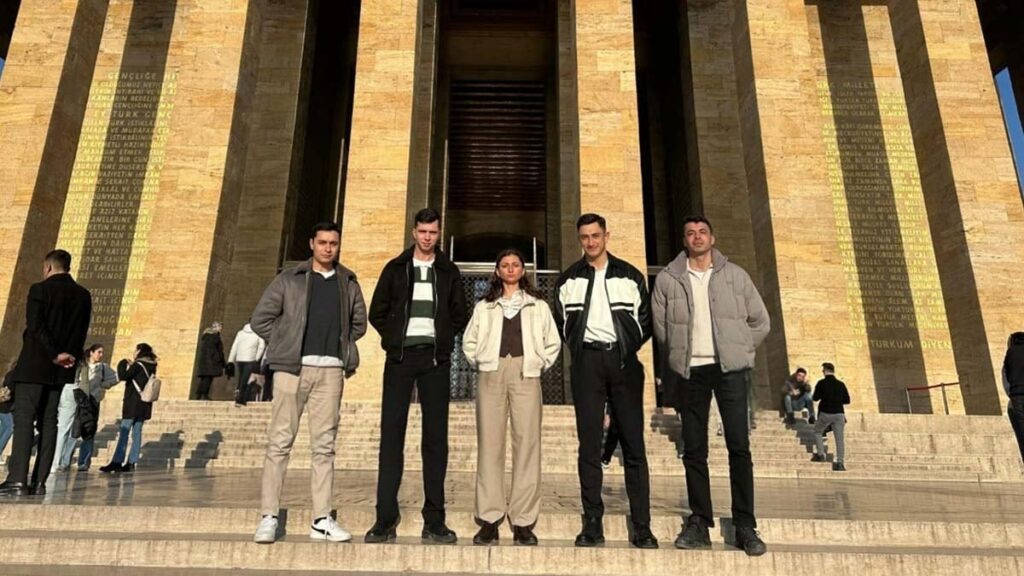 Mustafa Kemal’in askerleri Mustafa Kemal’in huzurunda