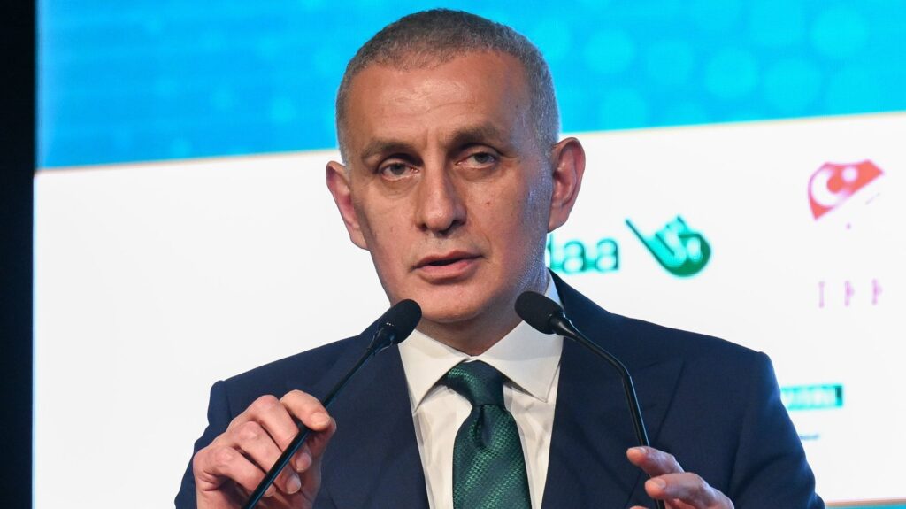 Son dakika! Derbinin hakemi yabancı olacak