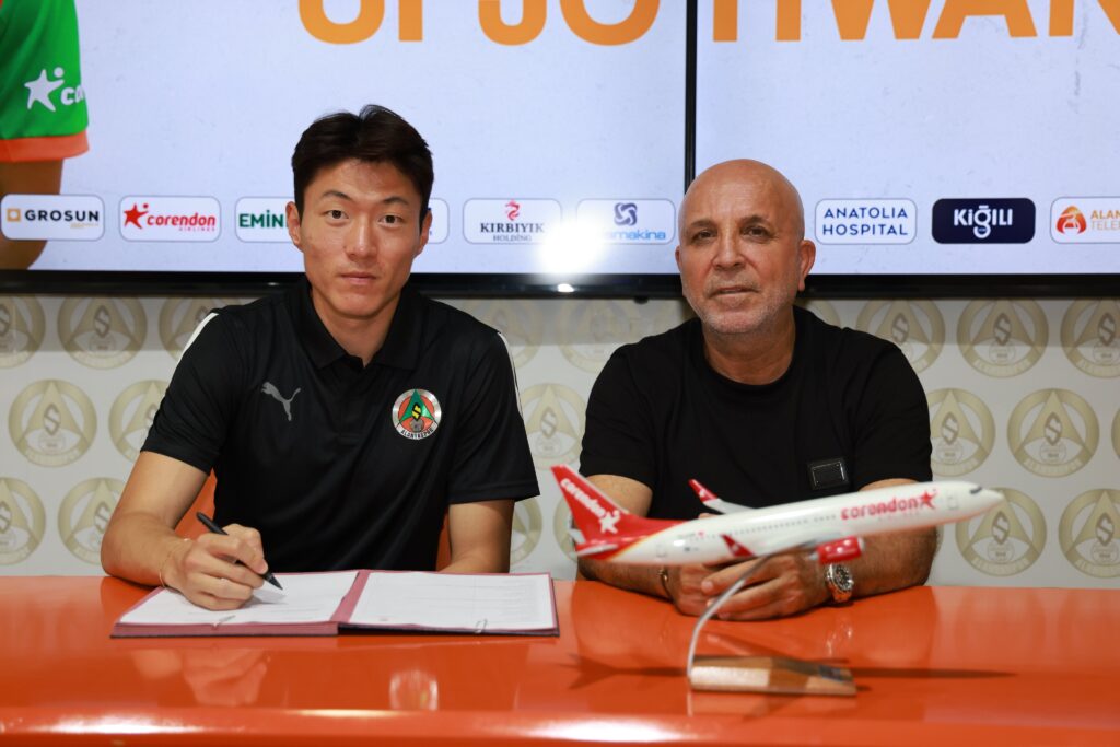 Süper Lig futbolcusu Ui-jo Hwang’a hapis cezası verildi