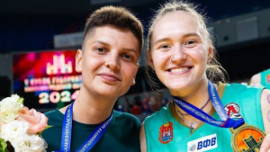 Takım arkadaşına saldırıp, aracını pert etti