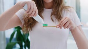 Uyumadan önce dişlerini fırçalamayan yandı! Bakın neye sebep oluyor