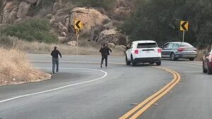 Yangın bölgesindeki kundakçıyı mahalleli yakaladı