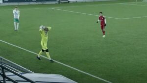 Yapay hoca yönetince kaleci taçları kullandı, 9 forvetle oynadılar: Skor felaket oldu