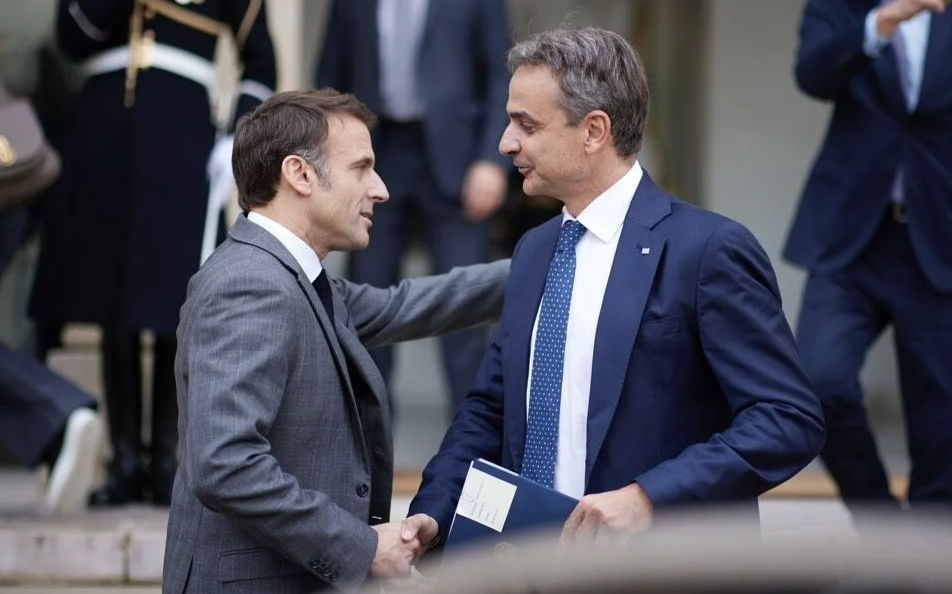 Yunanistan’da meteor füzesi korkusu: Hemen Macron’la konuştu