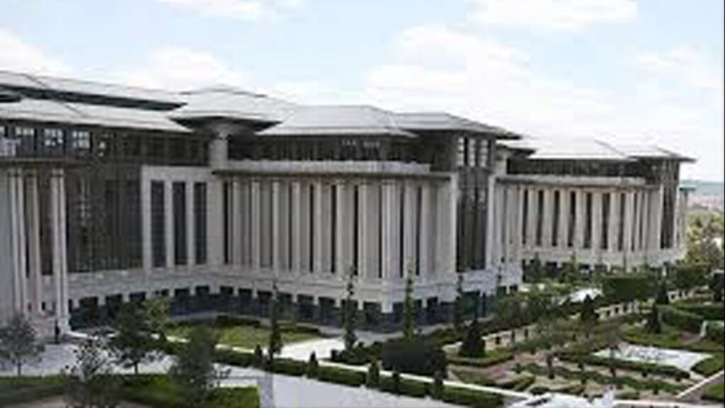 ‘Tasarrufa sarayın masrafından başla’