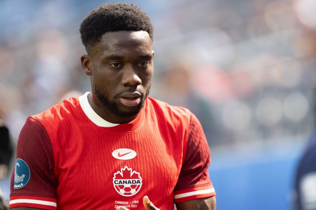 1 ay önce 5 yıllık imza atmıştı! Alphonso Davies’in çapraz bağları yırtıldı