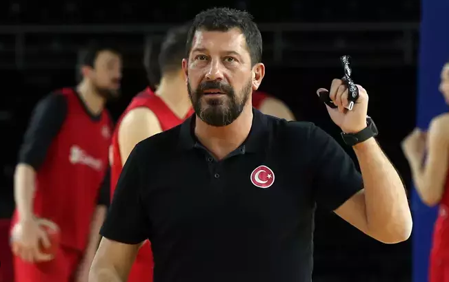 A Milli Takım eski hocası Ufuk Sarıca hastaneye kaldırıldı