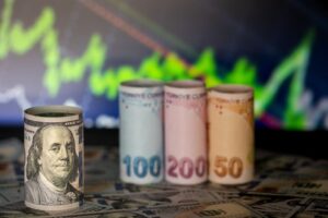 Almanyalı dev banka dolar/TL tahminini yükseltti