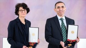 BioNTech’te büyük kayıp! Uğur Şahin ve Özlem Türeci işçi çıkarıyor