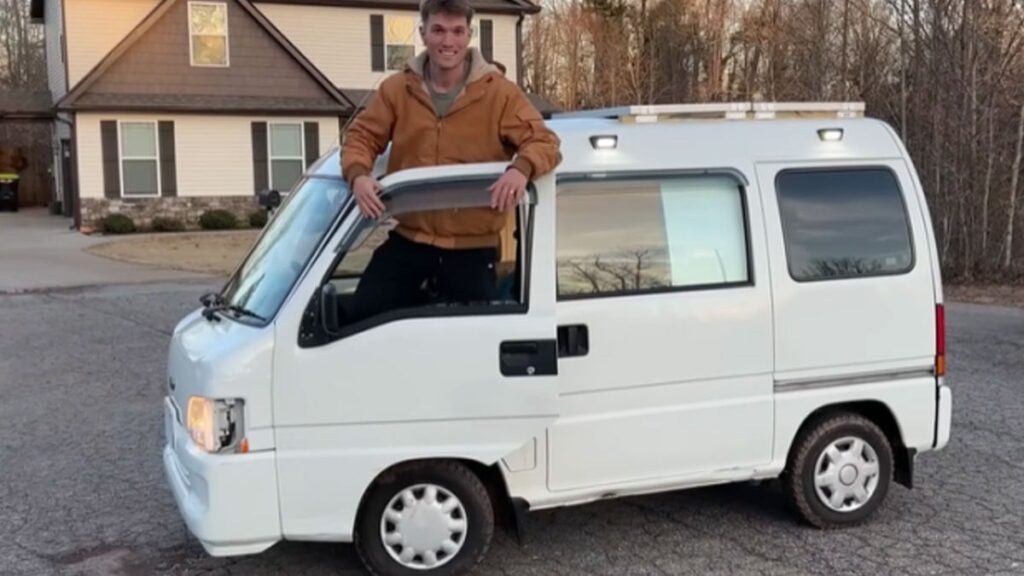 Dünyanın en küçük karavanı ama duşu bile var