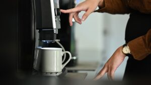 Meğer ofisteki çay ve kahve makinelerini kullanmamak gerekiyormuş! Bakın neye sebep oluyor