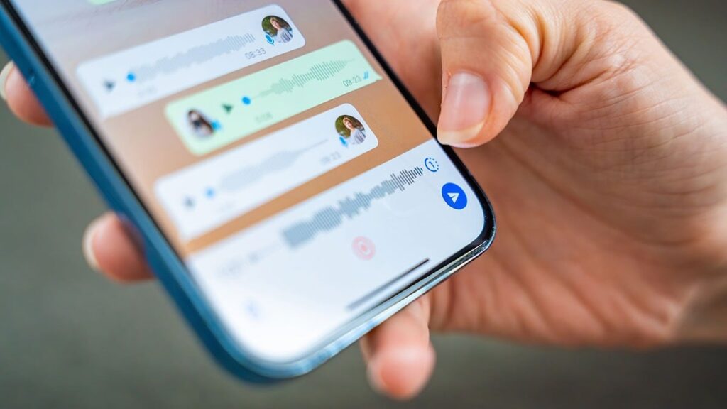 Mesajlarını okuyup ülke kapısından geri çevirdiler