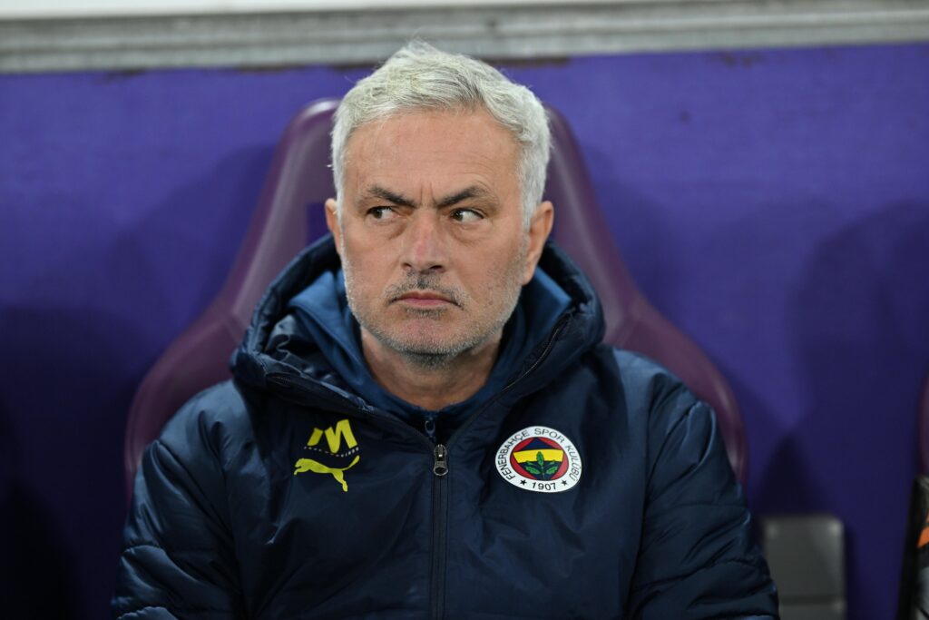 Mourinho’dan Galatasaray için olay sözler! ‘Hakemlerin kayırması…’