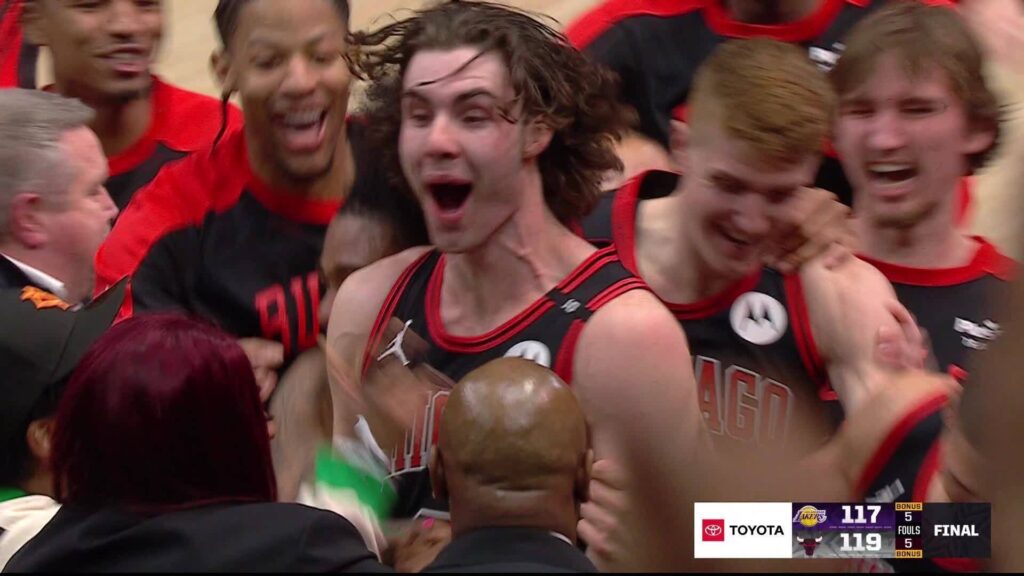 NBA’de inanılmaz an! Kendi sahasında attı…