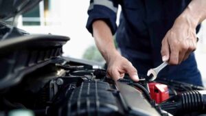 Otomotiv uzmanı vites kutusunun kullanımı konusunda uyarıyor: Bu alışkanlık pahalıya mal olabilir