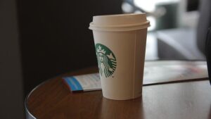 Starbucks’a rekor tazminat şoku! Sıcak kahve dökülen milyonlarca dolar ödemek zorunda
