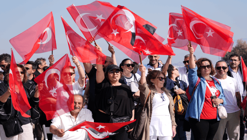 23 Nisan yurdun her yerinde coşkuyla kutlanıyor