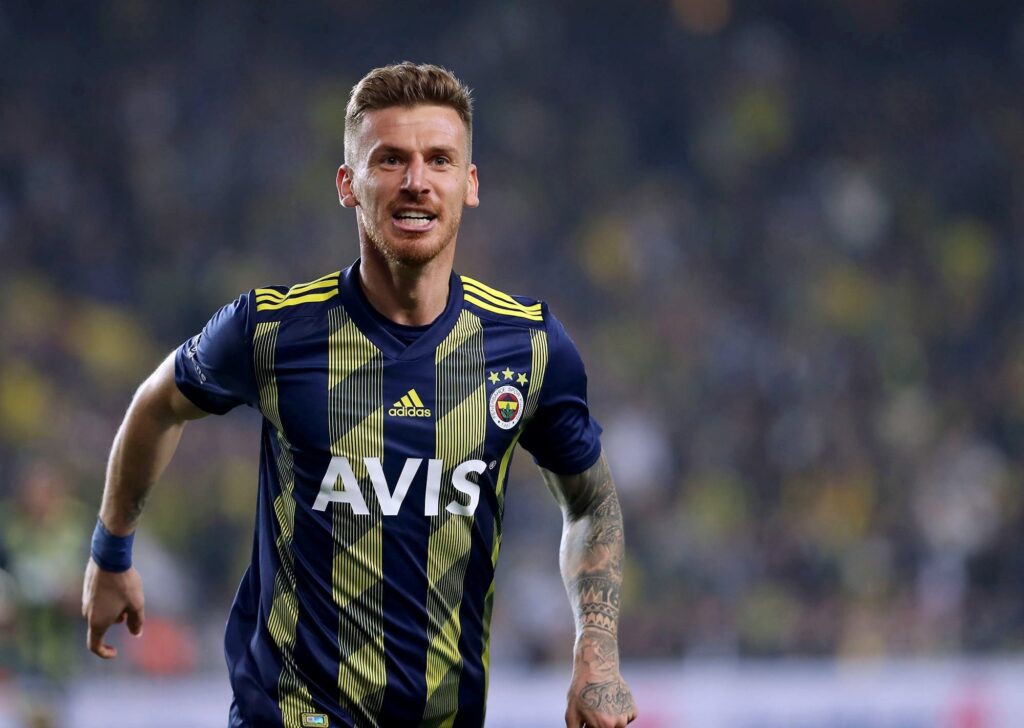 9 aydır sahaya çıkmayan Serdar Aziz futbolu bırakıyor mu?