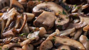 Bakteri tespit edilen mantar market raflarından toplatılıyor