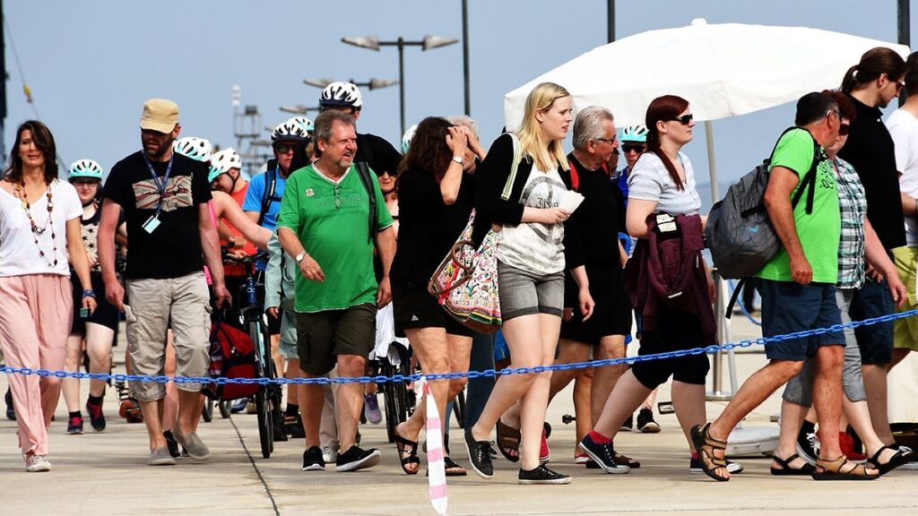 Bodrum’a sezonun ilk turist gemisi geldi