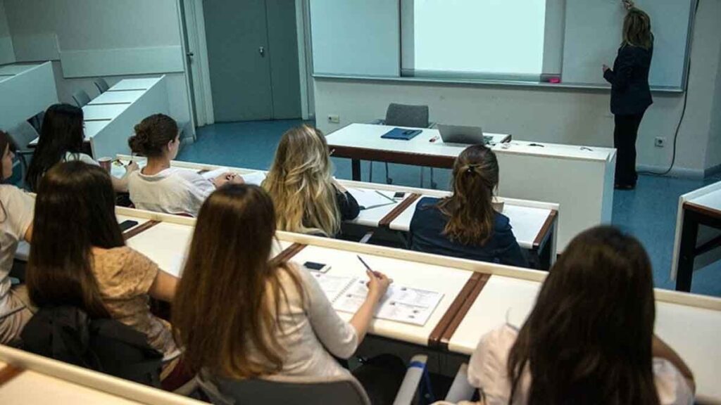 Deprem sonrası İstanbul’da okullar tatil edildi! Üniversiteler tatil mi?