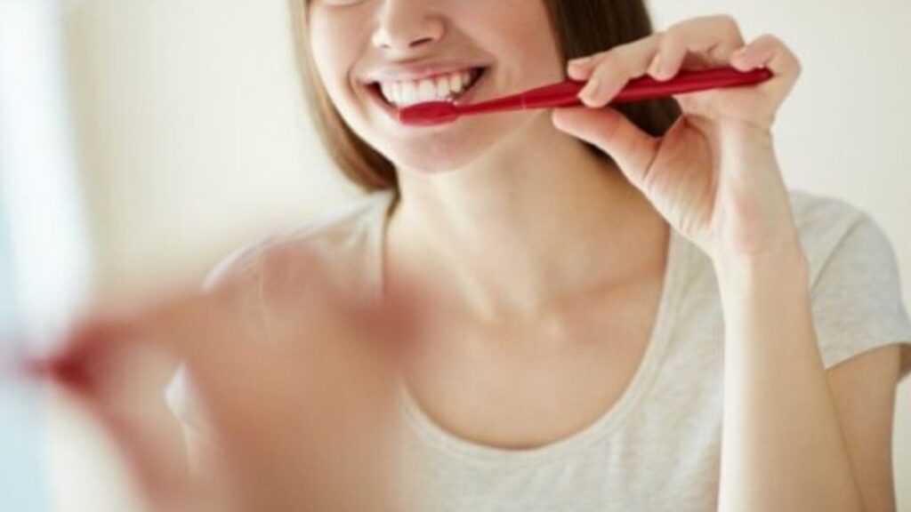 Dişlerinizi fırçalarken gördüğünüz kırmızılık, haftalarınızı mahvedebilir