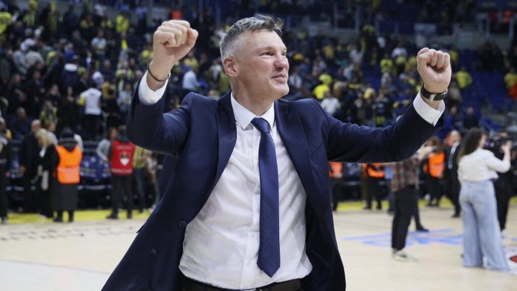 Fenerbahçe’nin koçu Jasikevicius’a büyük onur