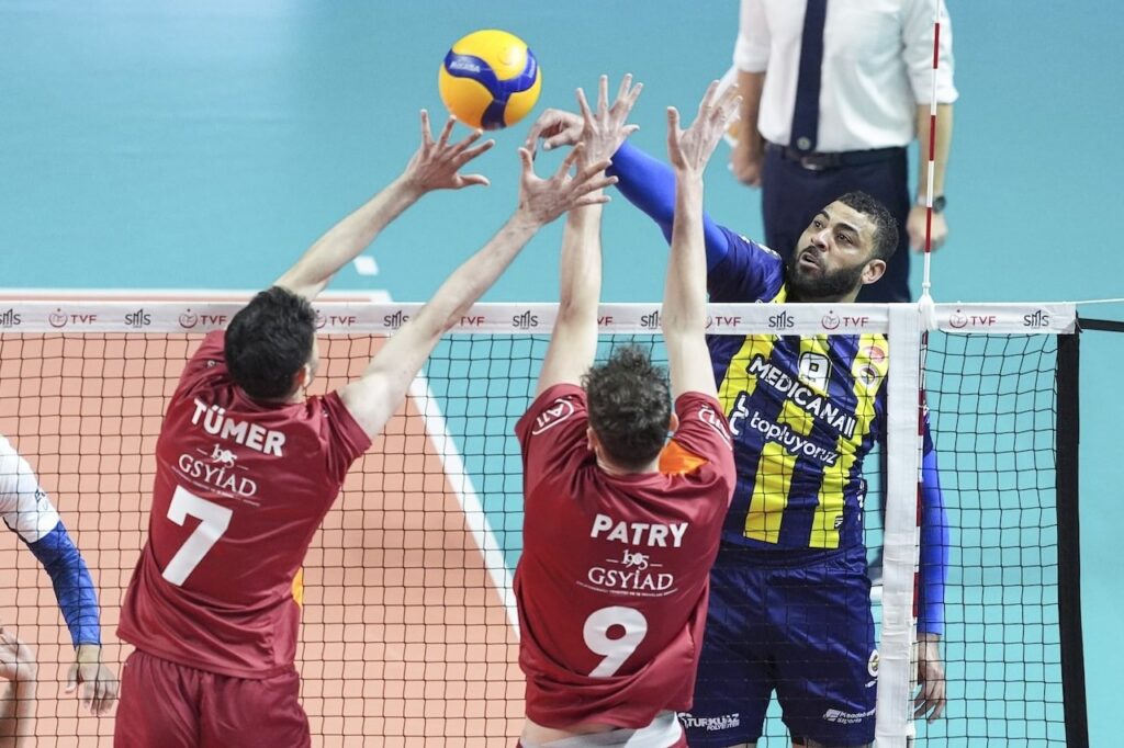 Galatasaray derbide Fenerbahçe’ye set vermedi