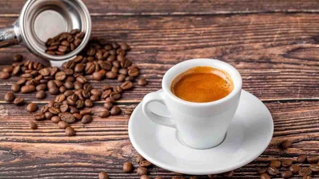 Gastroenterolog ‘sihir’ diyerek paylaştı: Her gün kahvesine bir tutam ekliyor