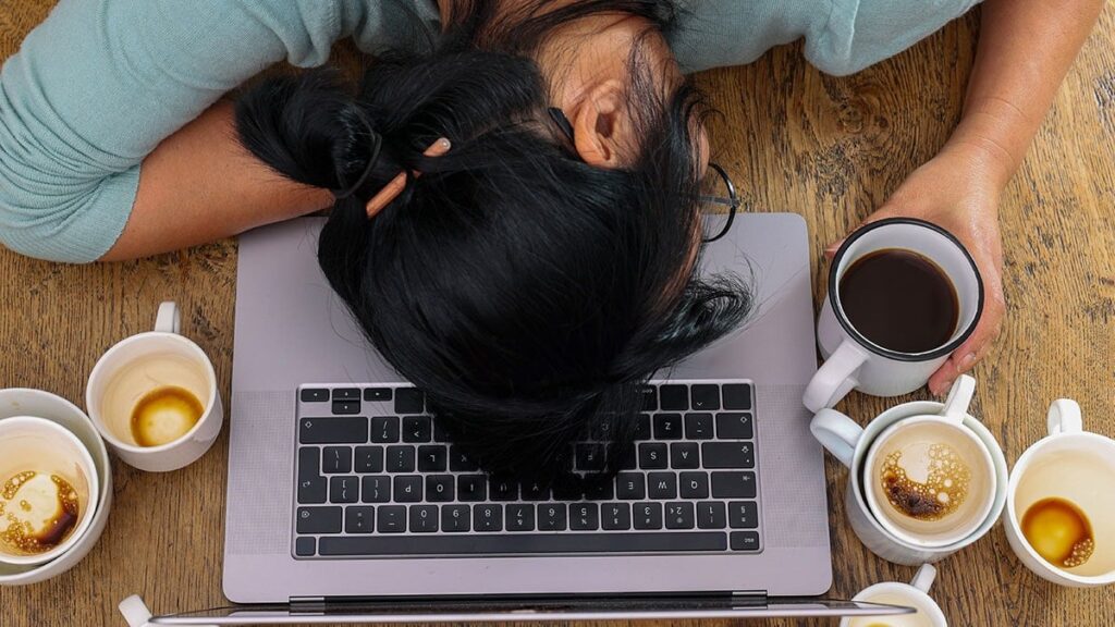 Gün içinde yorgunsanız ‘kahve uykusunu’ deneyin: Bilim destekliyor