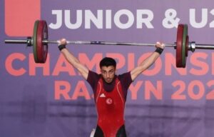 Halterde bir altın daha geldi!