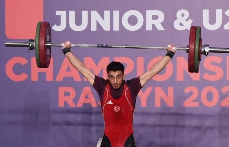 Halterde bir altın daha geldi!