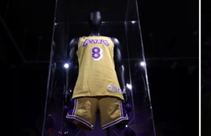 Kobe Bryant’ın 29 yıllık formasına servet ödediler