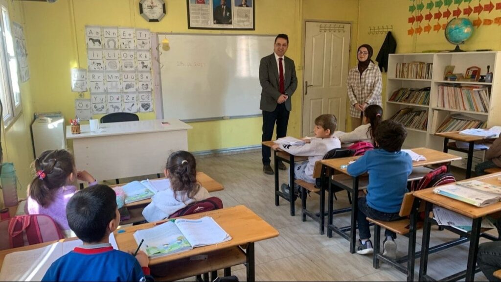 Köylerdeki çocukların eğitim hakkından tasarruf!