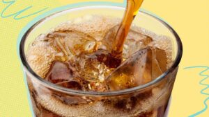 ‘Sağlıklı’ diye içiyoruz ama kola kadar şişmanlatıyor: Uzmandan kritik uyarı