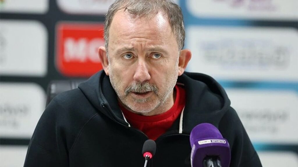 Sergen Yalçın’dan Beşiktaş’a sert eleştiri: ‘Beklemeden yollar ayrılmalı’