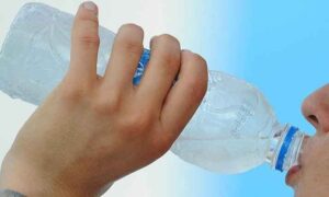 Su alırken etiketi kontrol edin! Bu oran böbrek taşına neden oluyor