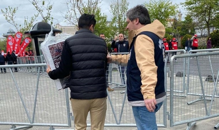 1 Mayıs mitingine ‘turp-şalgam’ yasağı!