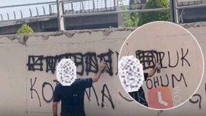 Eli boyalı bu adamlar polis ise durum çok vahim