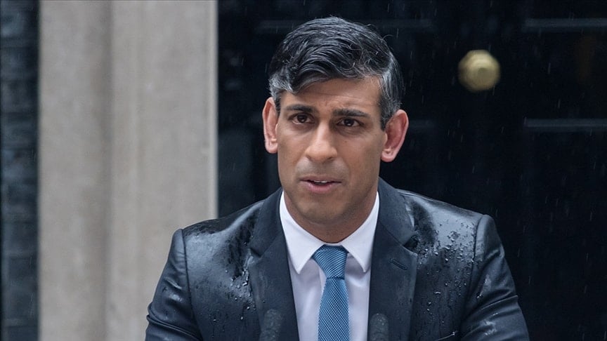 En zengin başbakandı seçimde yenildi; bankaya müdür oldu