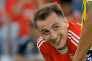 Golü attı F.Bahçeli futbolcunun yanına gitti! Sözleri gündem oldu