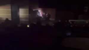 Mutluluğa ilk adımda elektrik çilesi: Salon karanlığa gömüldü