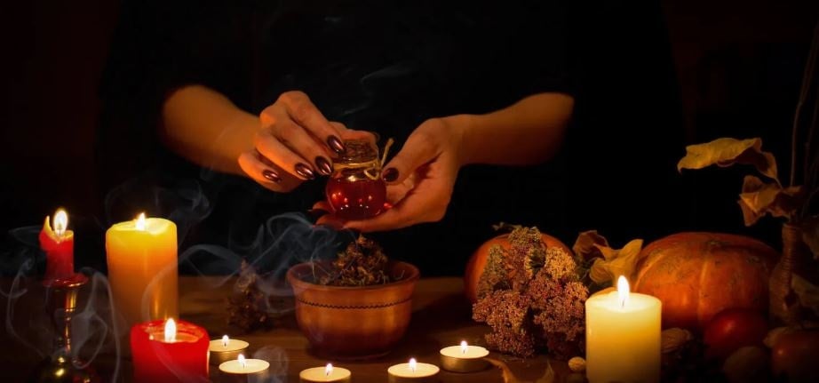 Para ile internetten büyü almayı abarttılar! Artık online cadı kiralıyorlar