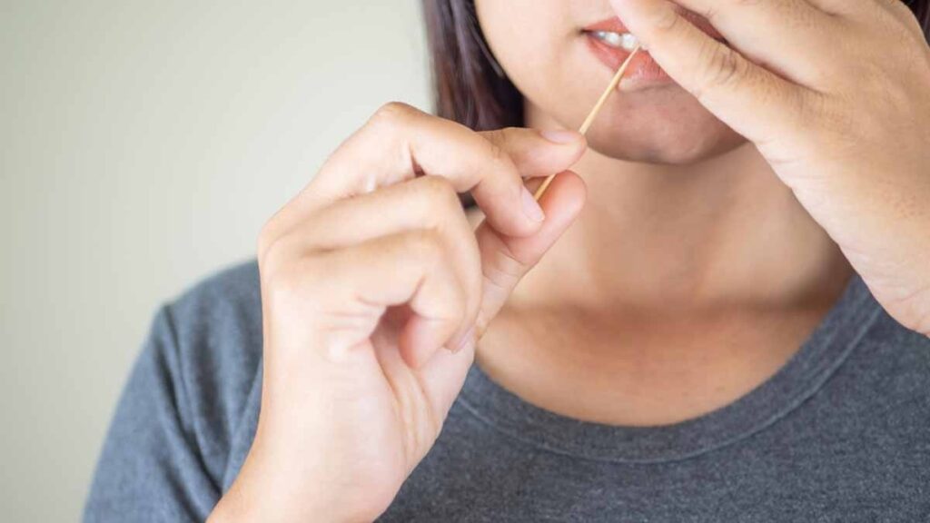 Yemek artığı sanıyorsunuz ama kürdan kullanma ihtiyacı aslında bir hastalık belirtisi