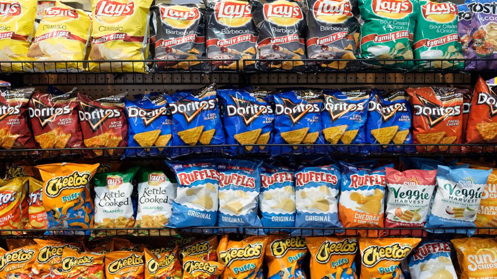 Akşam 8’den sonra cips satışı yasaklandı: Karar ülkede tartışma yarattı