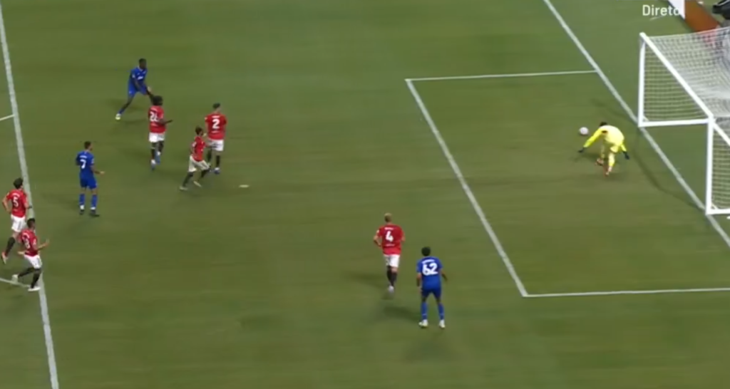 Altay Bayındır’ın yediği gol alay konusu oldu