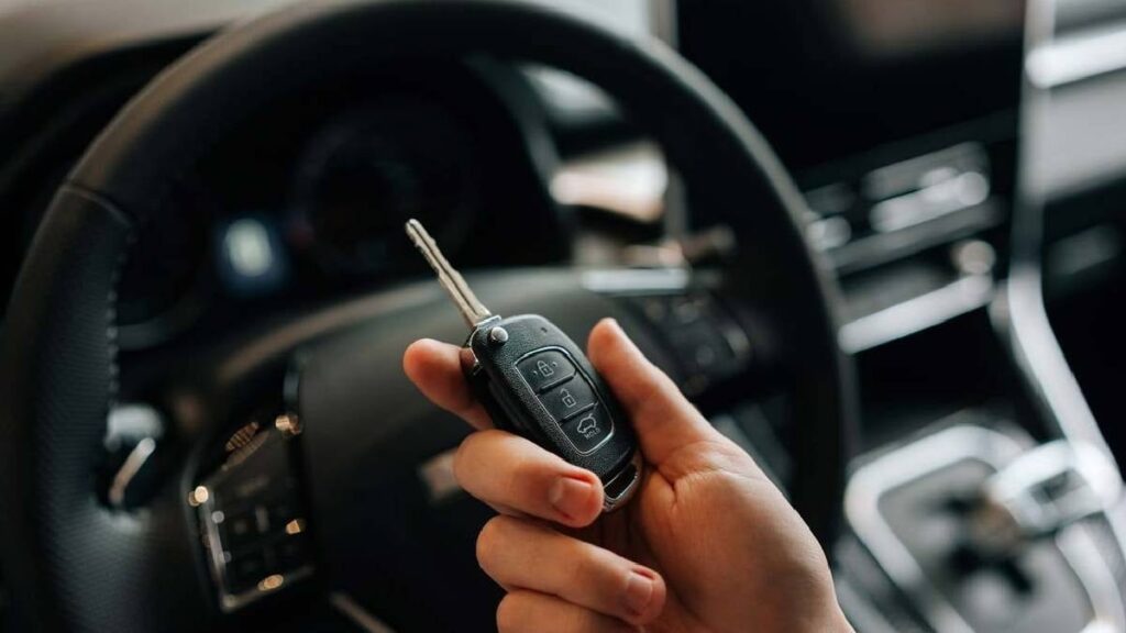 Arabanın motor ömrünü yarıya indiren hata: Farkında olmadan herkes yapıyor