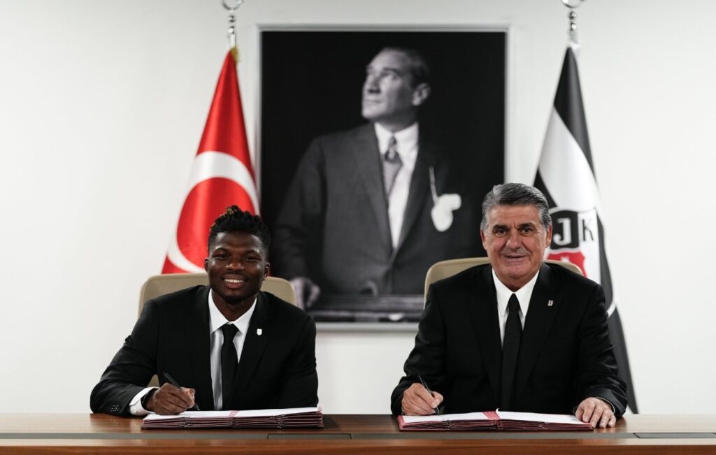 Beşiktaş El Bilal Toure ile sözleşme imzaladı